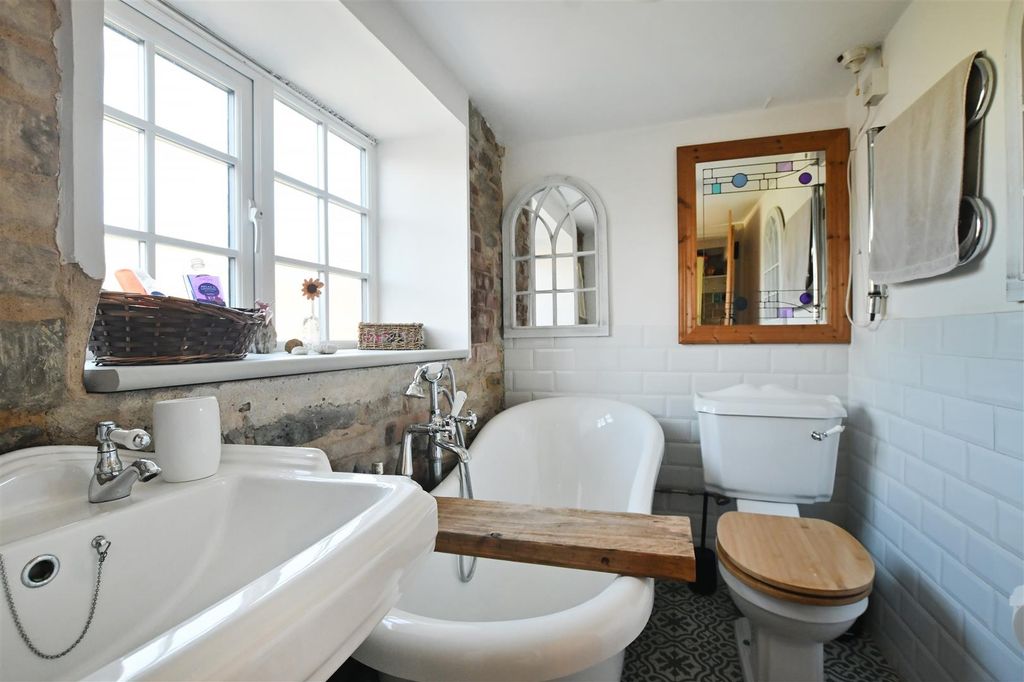 Property photo 3 of 18 Main Bathroom