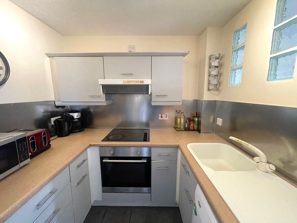 Property photo 3 of 9 Kitchen