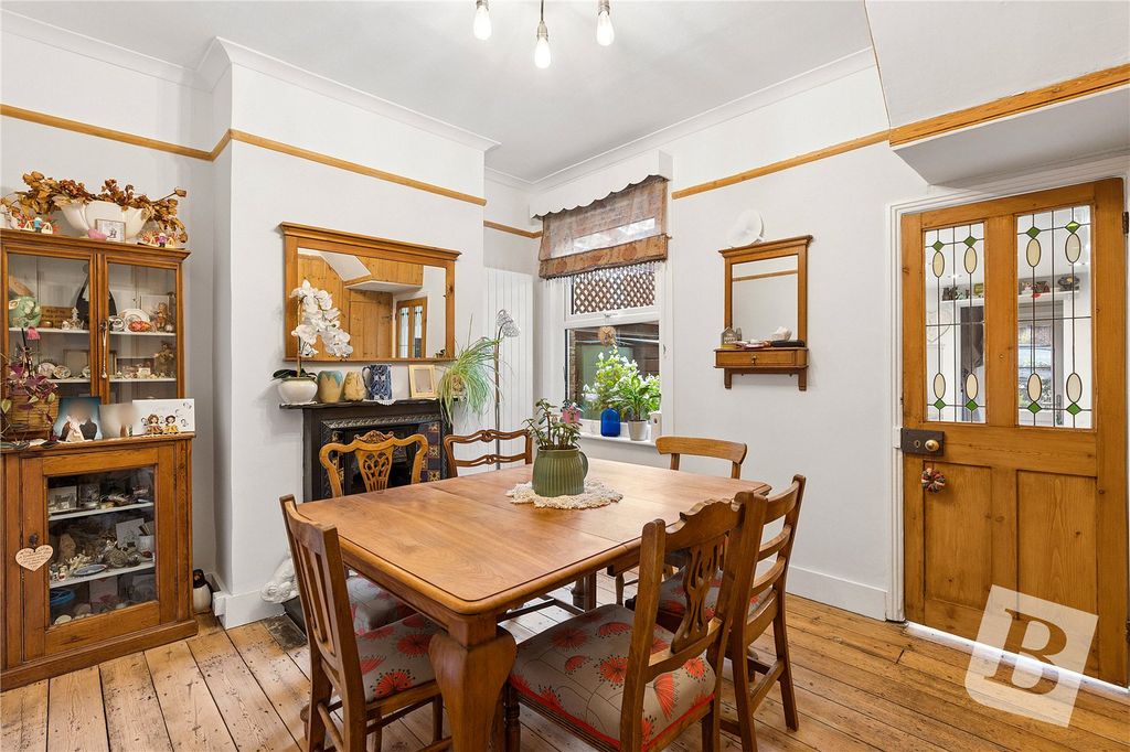Property photo 3 of 18 Dining Room
