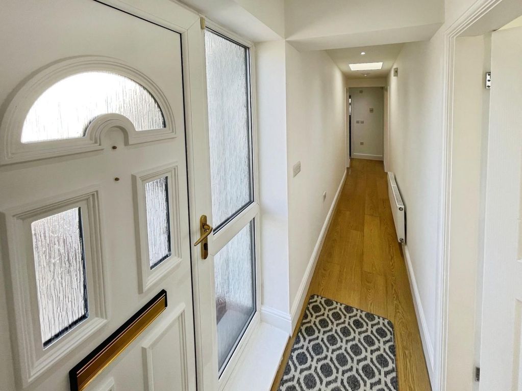 Property photo 2 of 26 1E901062--4C14-973D-4193A6263E2B-53365-0000078D753