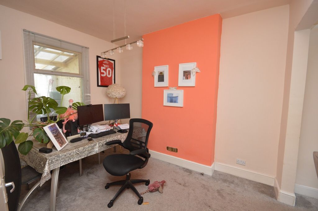 Property photo 3 of 16 Picture No. 05