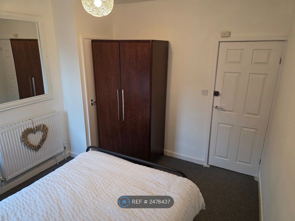 Property photo 3 of 29 Bedroom 1 - Pic 3