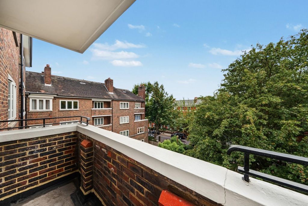 Property photo 3 of 9 Balcony