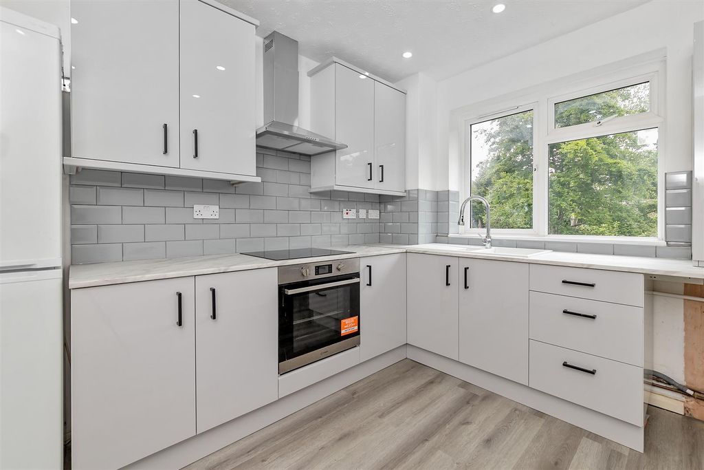 Property photo 2 of 17 10Flintway-13.Jpg