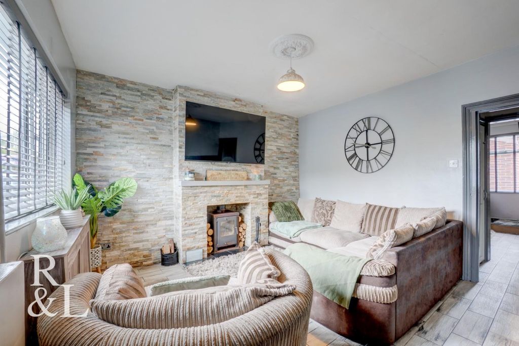 Property photo 3 of 25 Royston&Lund (19).Jpg