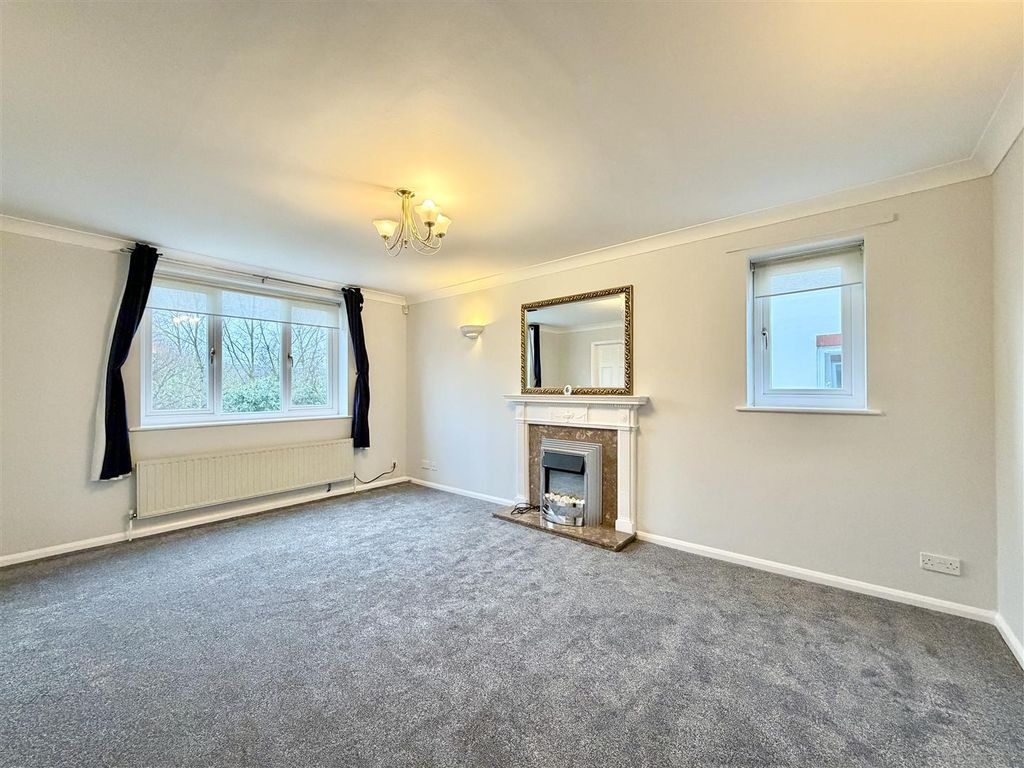 Property photo 2 of 16 Lounge