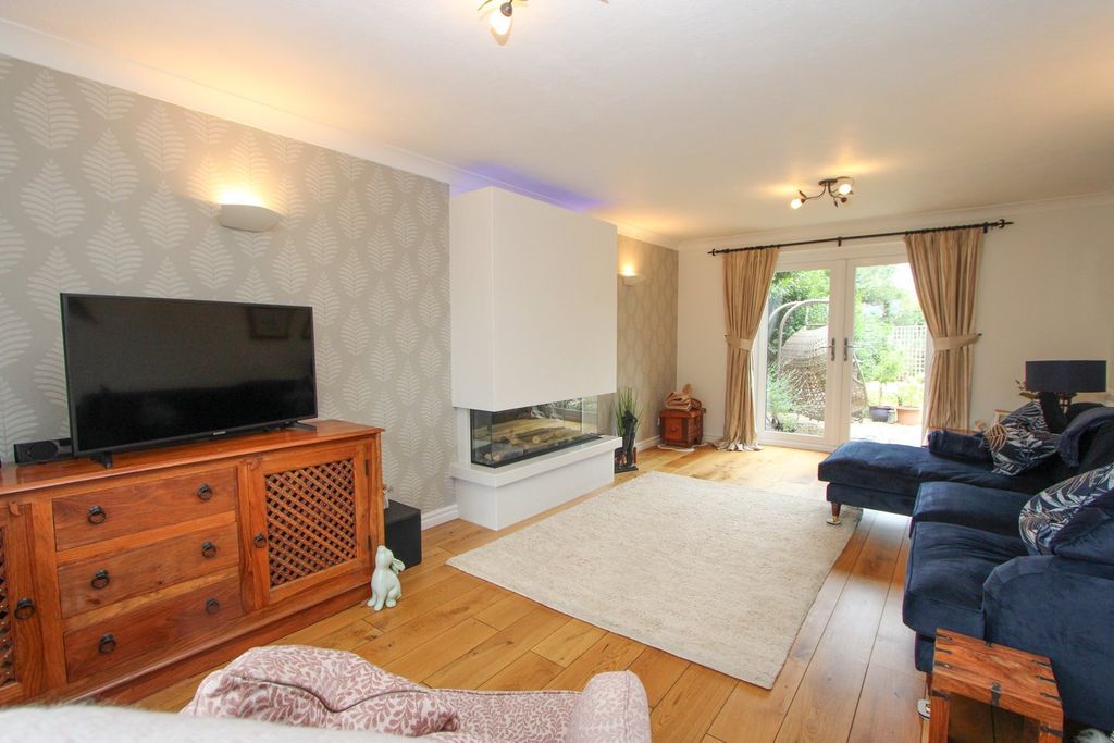 Property photo 2 of 34