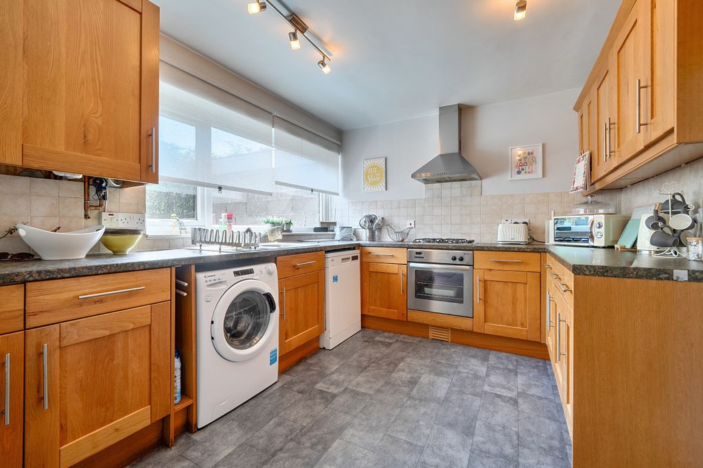 Property photo 3 of 23 Kitchen / Breakfast Room