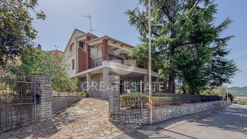 Property photo 1 of 28