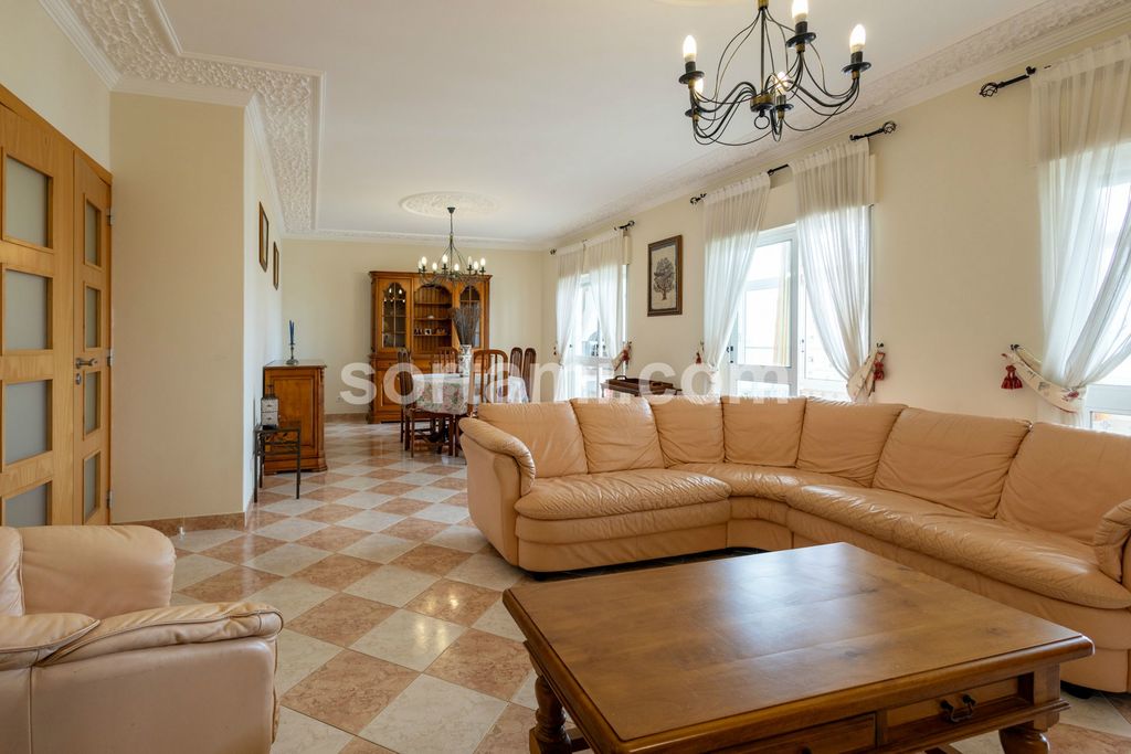 Property photo 2 of 37