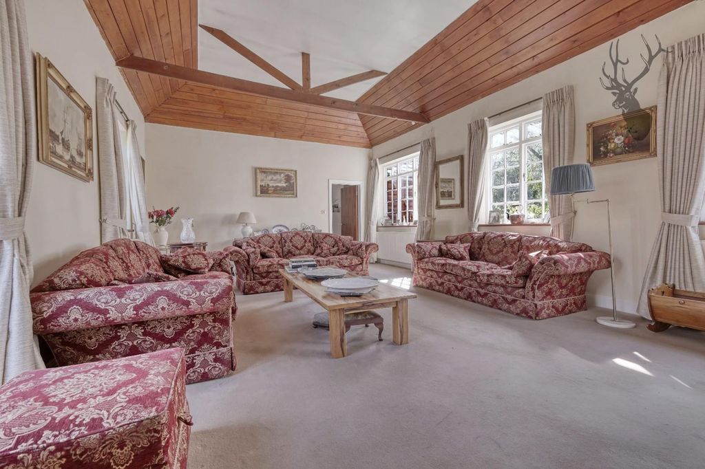 Property photo 2 of 31