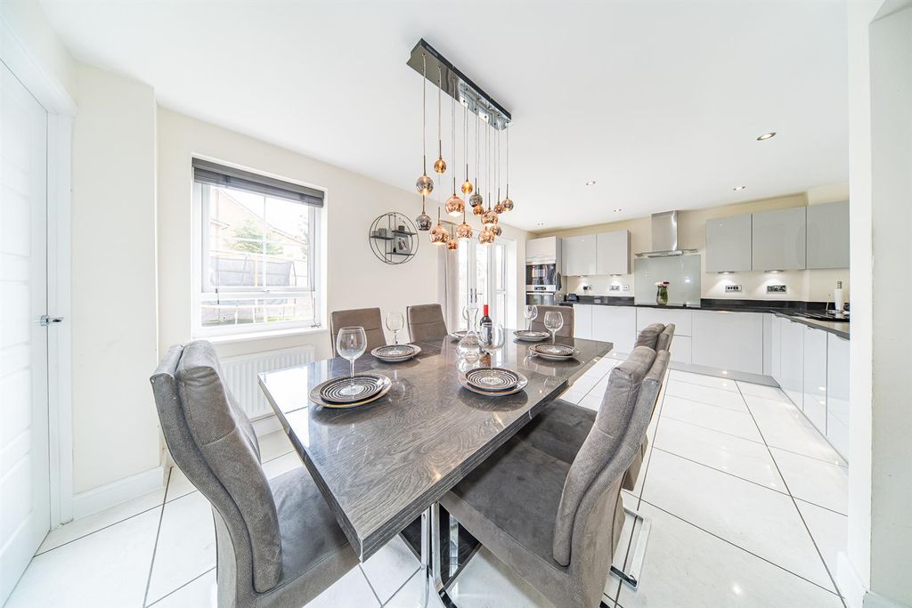 Property photo 2 of 40 4-Midsummer-Avenue-12.Jpg