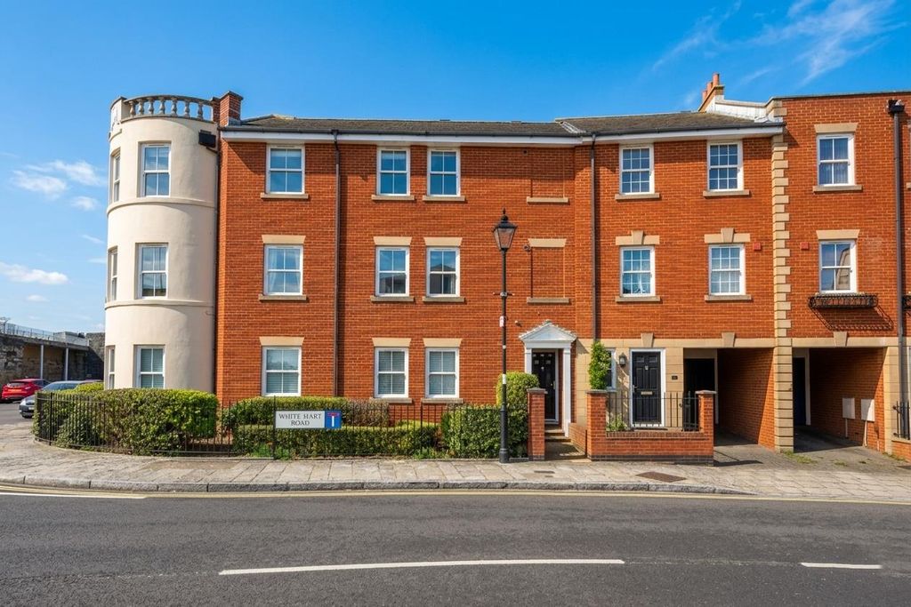 Property photo 1 of 19 Gemini_Generated_Image_4Vnor34Vnor34Vno.Png