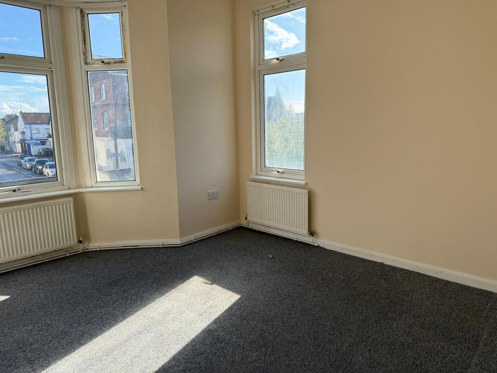 Property photo 2 of 8 Gallery