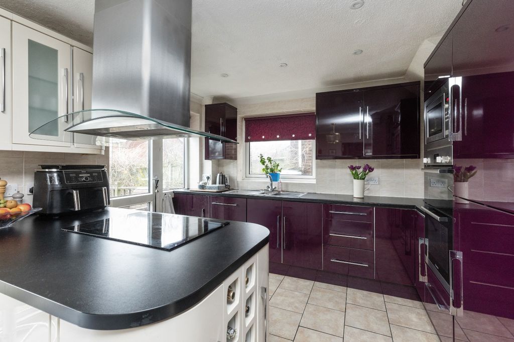 Property photo 3 of 13 3892986