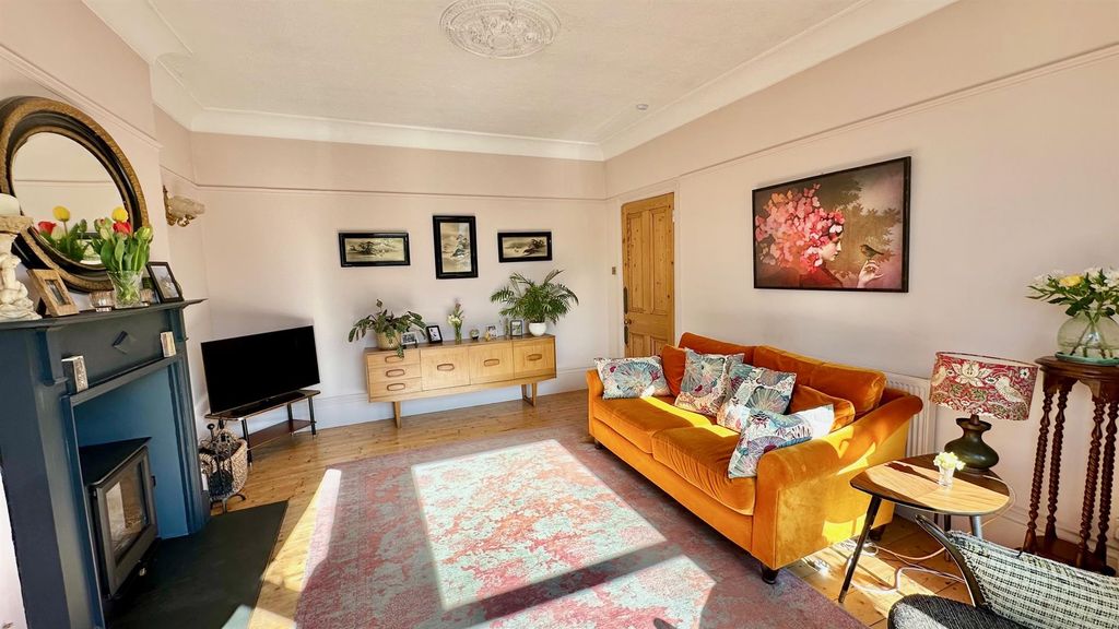 Property photo 2 of 31