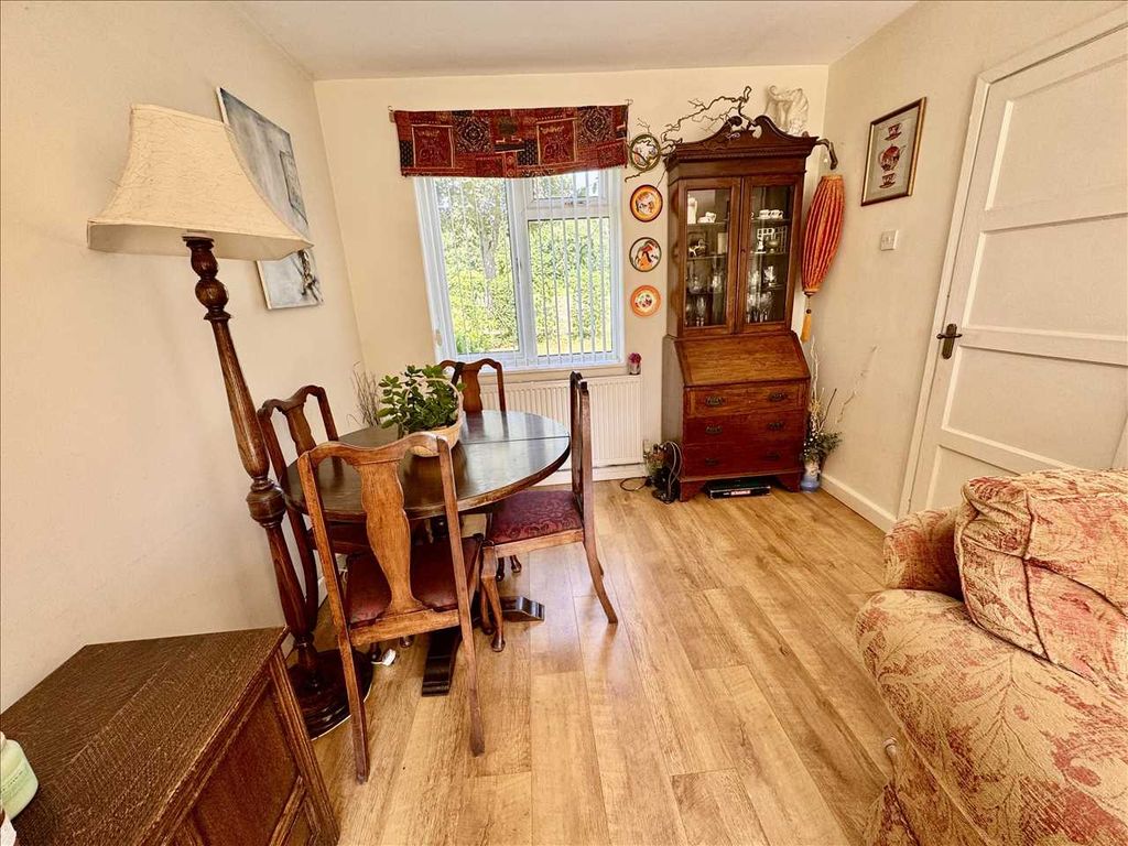 Property photo 3 of 11 Dining Area