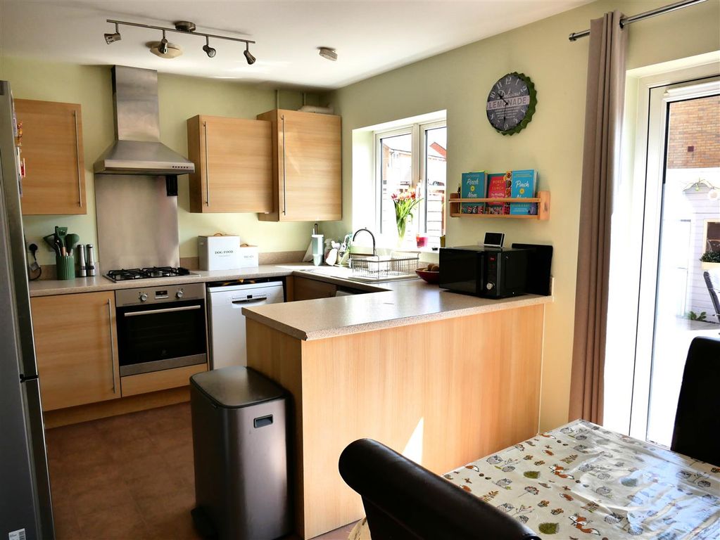 Property photo 3 of 21 Dining Kitchen