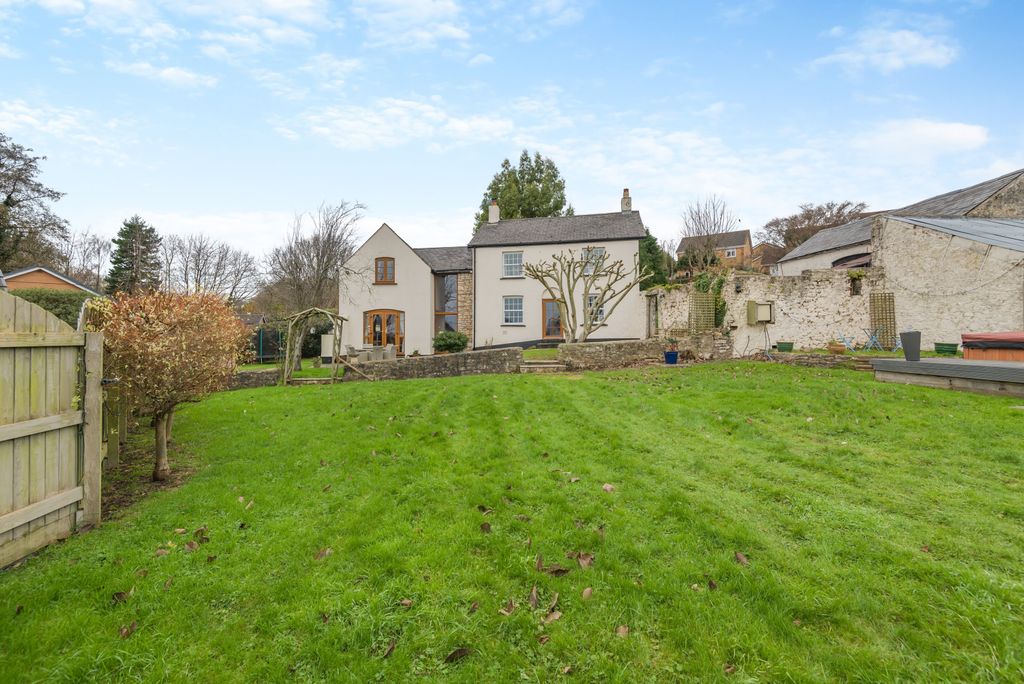 Property photo 1 of 33