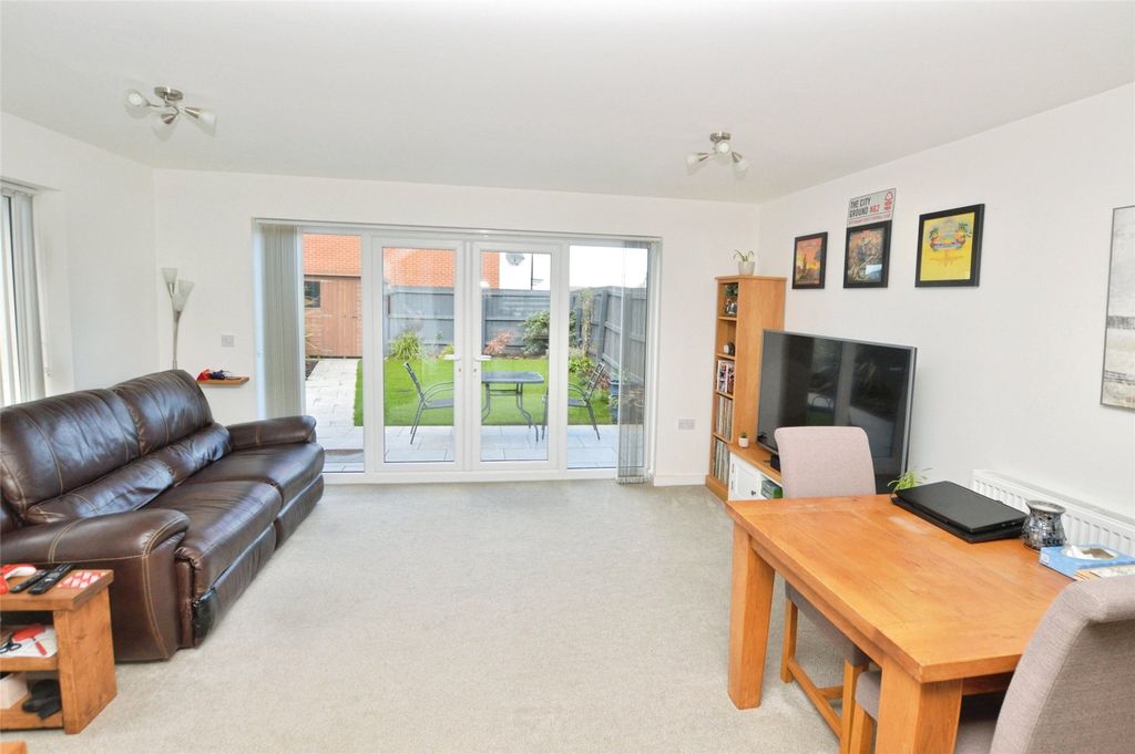 Property photo 2 of 12 Picture No. 14