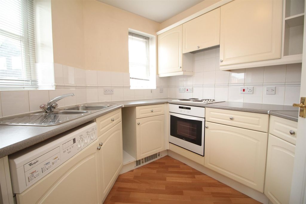 Property photo 2 of 8 5 Riverbank Way Kitchen.Jpg