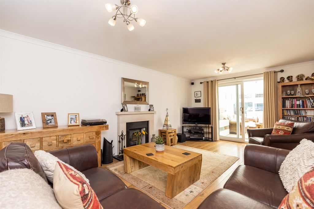 Property photo 2 of 33