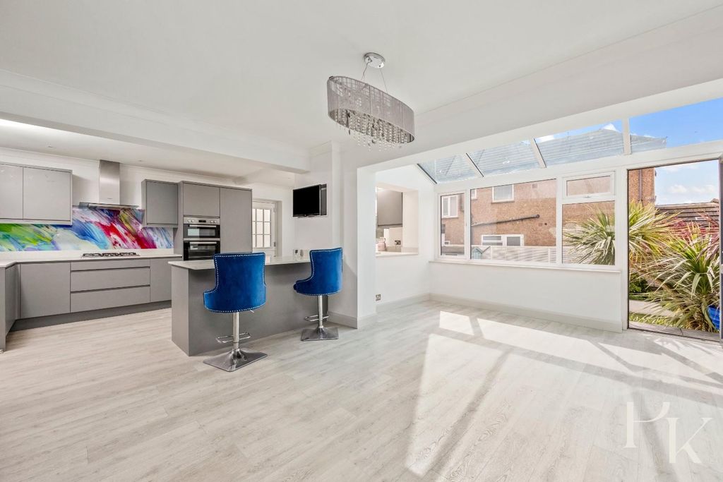 Property photo 2 of 27 New Church Road_116-012.Jpg