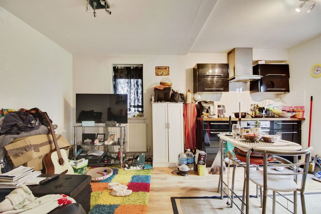 Property photo 2 of 11