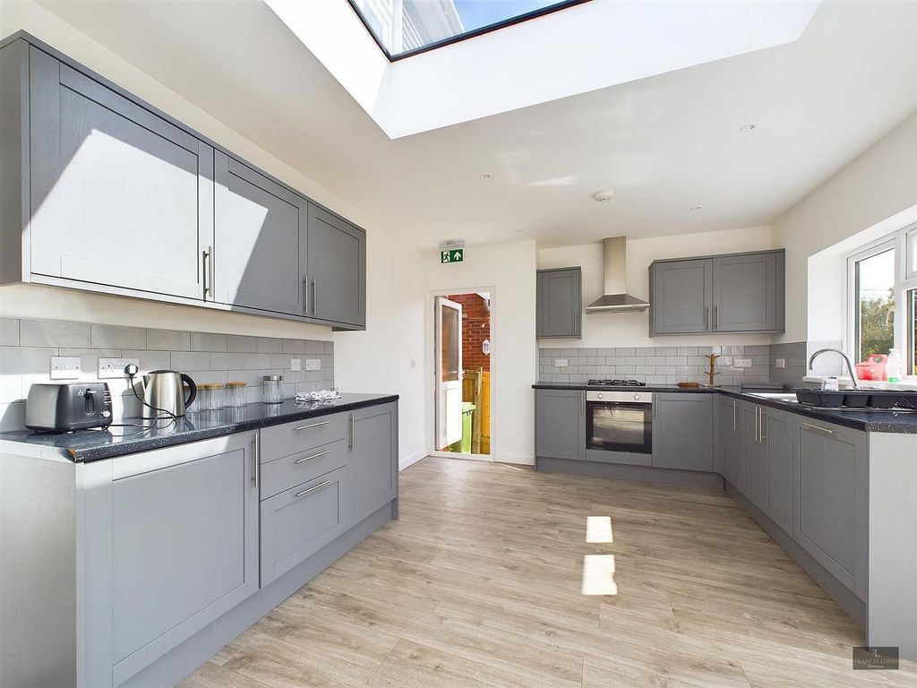 Property photo 3 of 8 57 4.Jpg