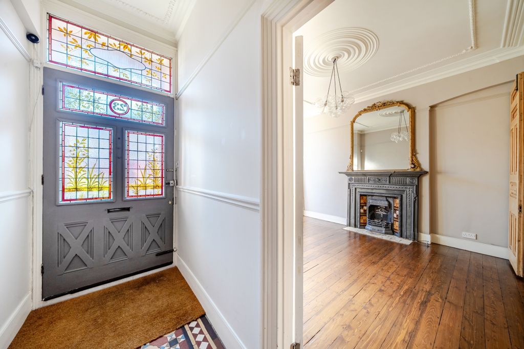 Property photo 2 of 18 1373254-11-68Ff3E...