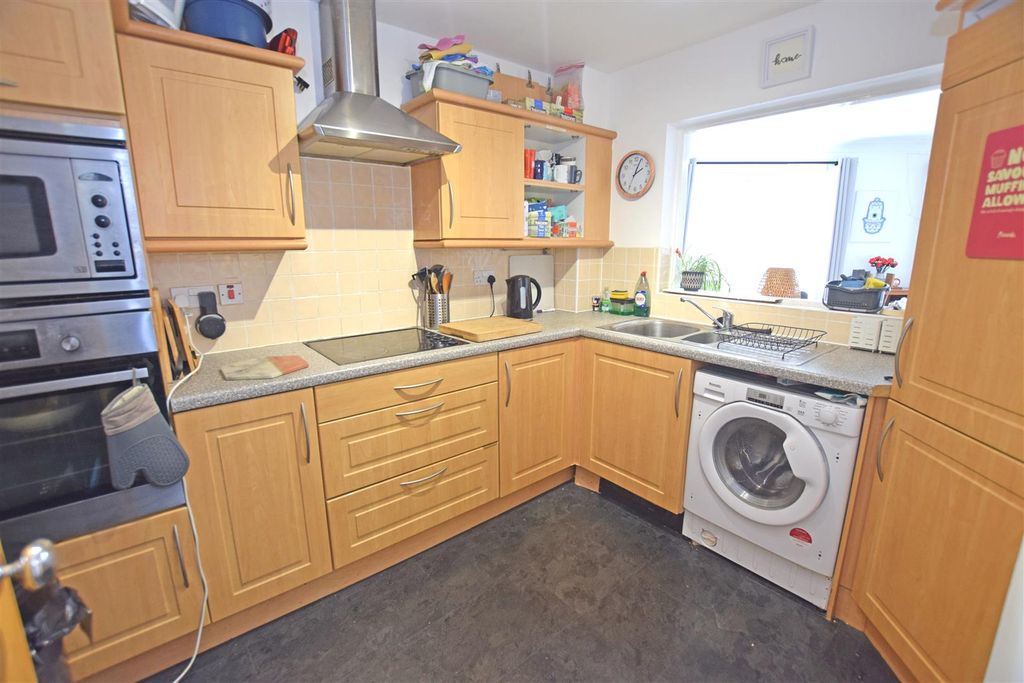 Property photo 3 of 8 Kitchen.Jpg