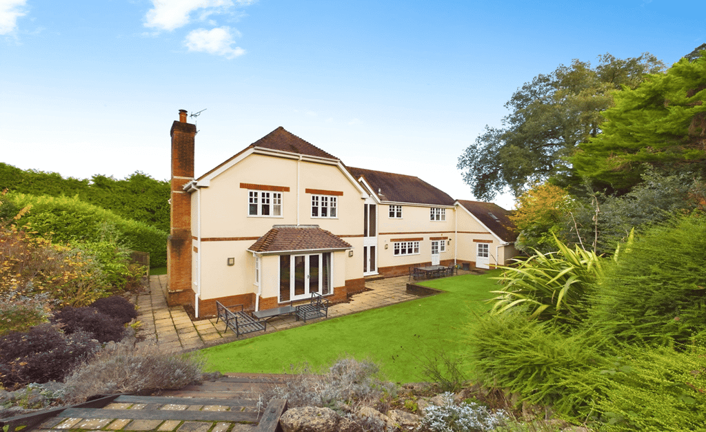 Property photo 2 of 25