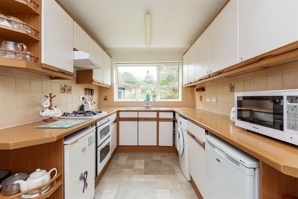 Property photo 3 of 13 110 Manor Forstal-Hr10.Jpg