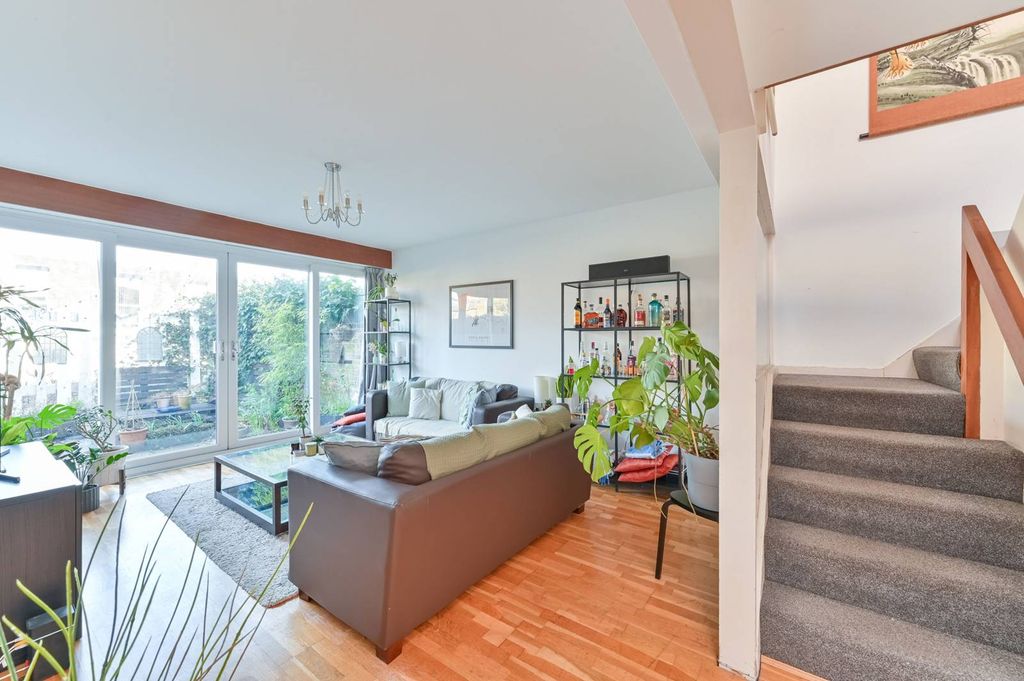 Property photo 2 of 24