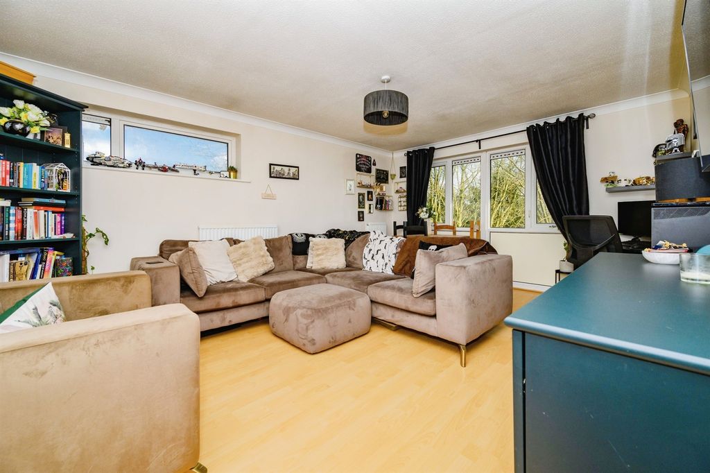 Property photo 2 of 15