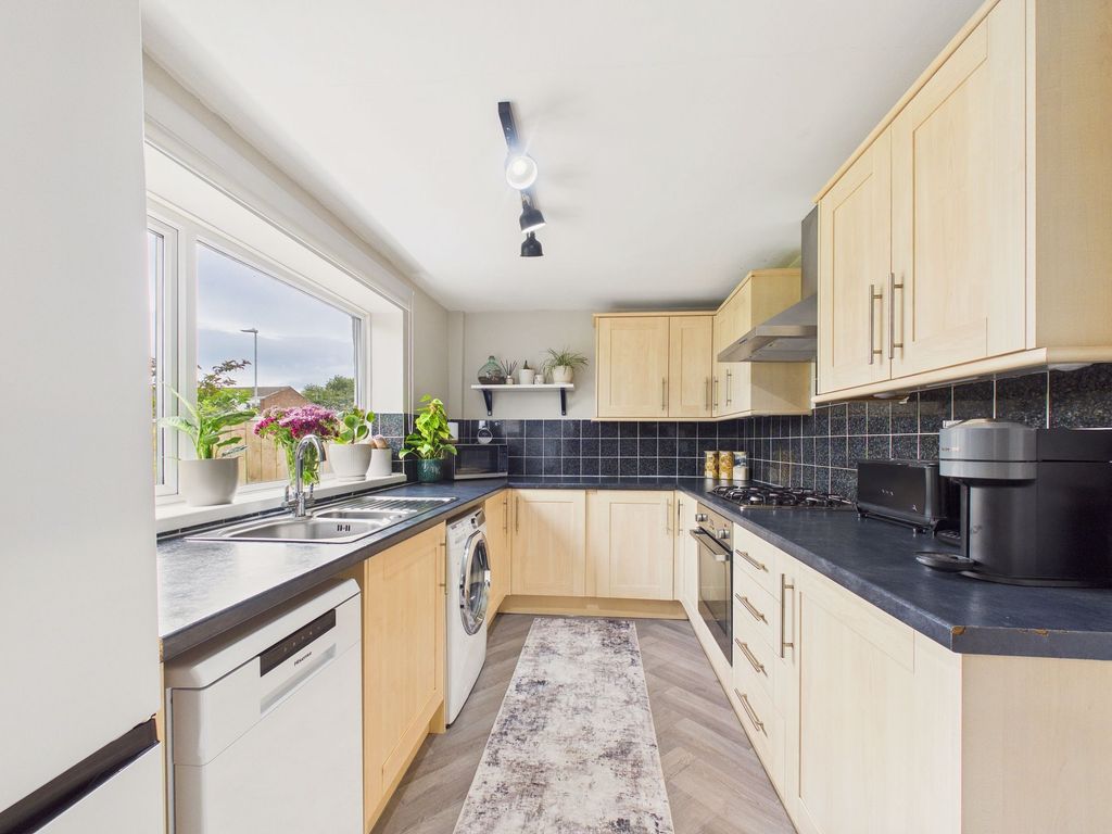 Property photo 2 of 12 Kitchen