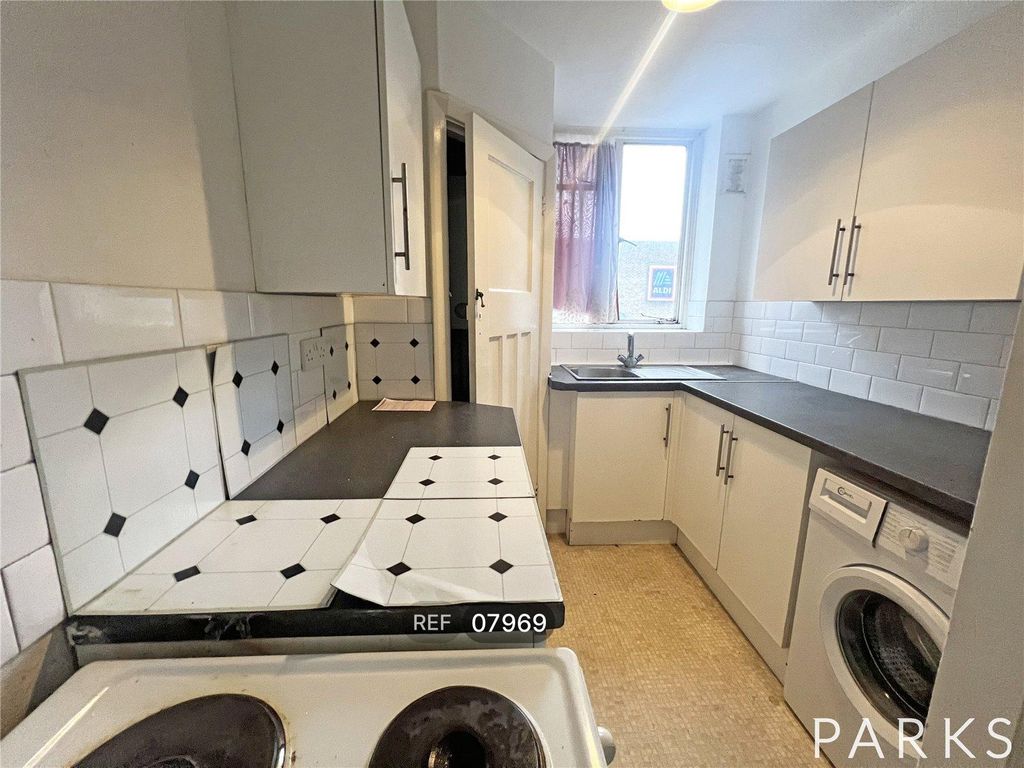 Property photo 1 of 6 Kitchen