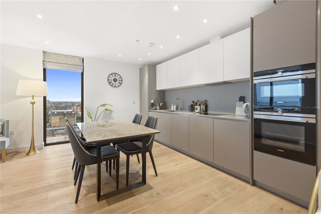 Property photo 1 of 10 Kitchen