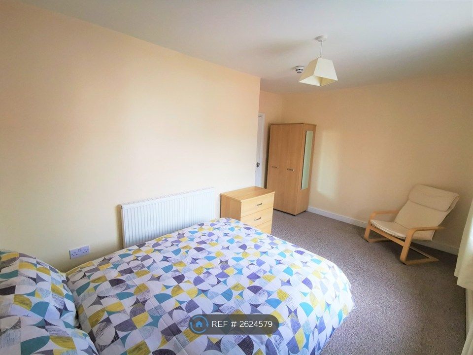 Property photo 3 of 18 Room 5 Upstairs