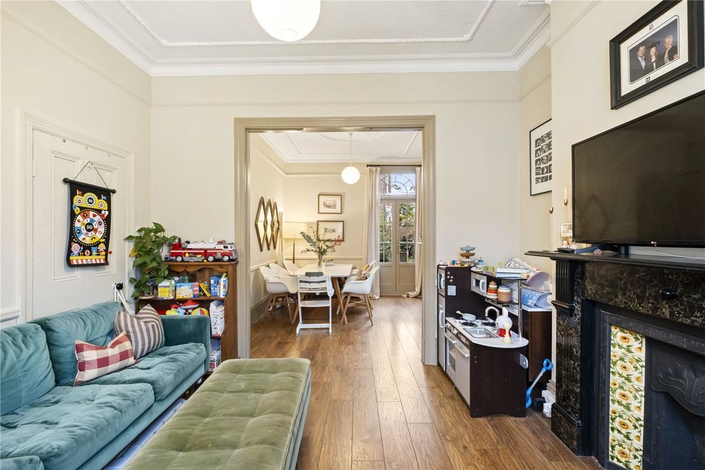 Property photo 3 of 21 Reception