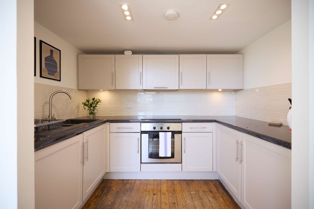 Property photo 3 of 12 7