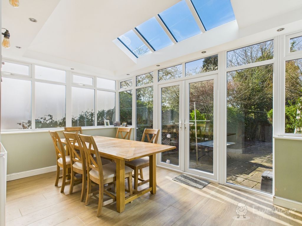 Property photo 3 of 19 Dining Area