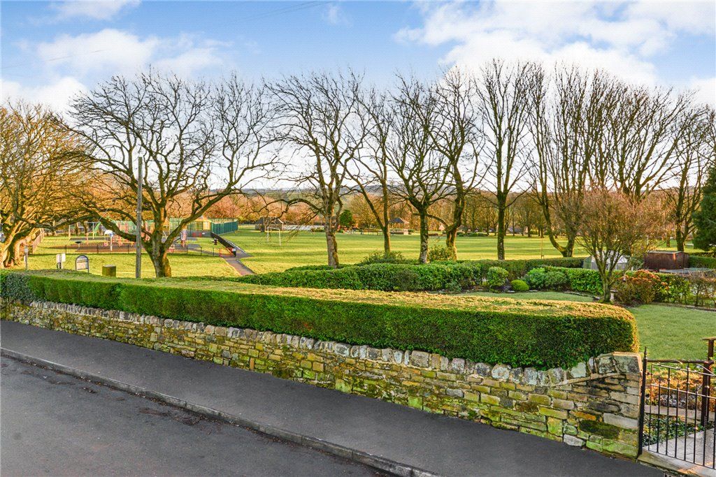 Property photo 2 of 17 Setting