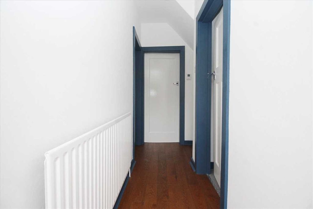 Property photo 2 of 7 Entrance Hall