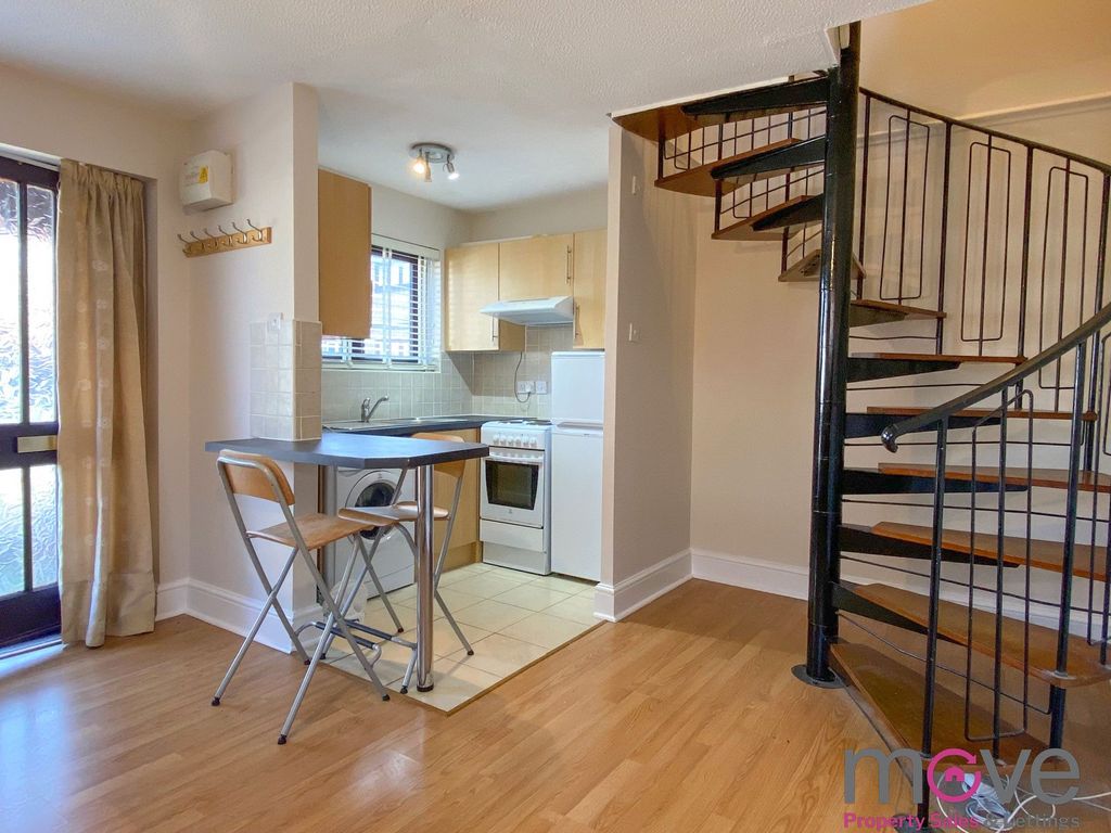 Property photo 3 of 9 Photo 8