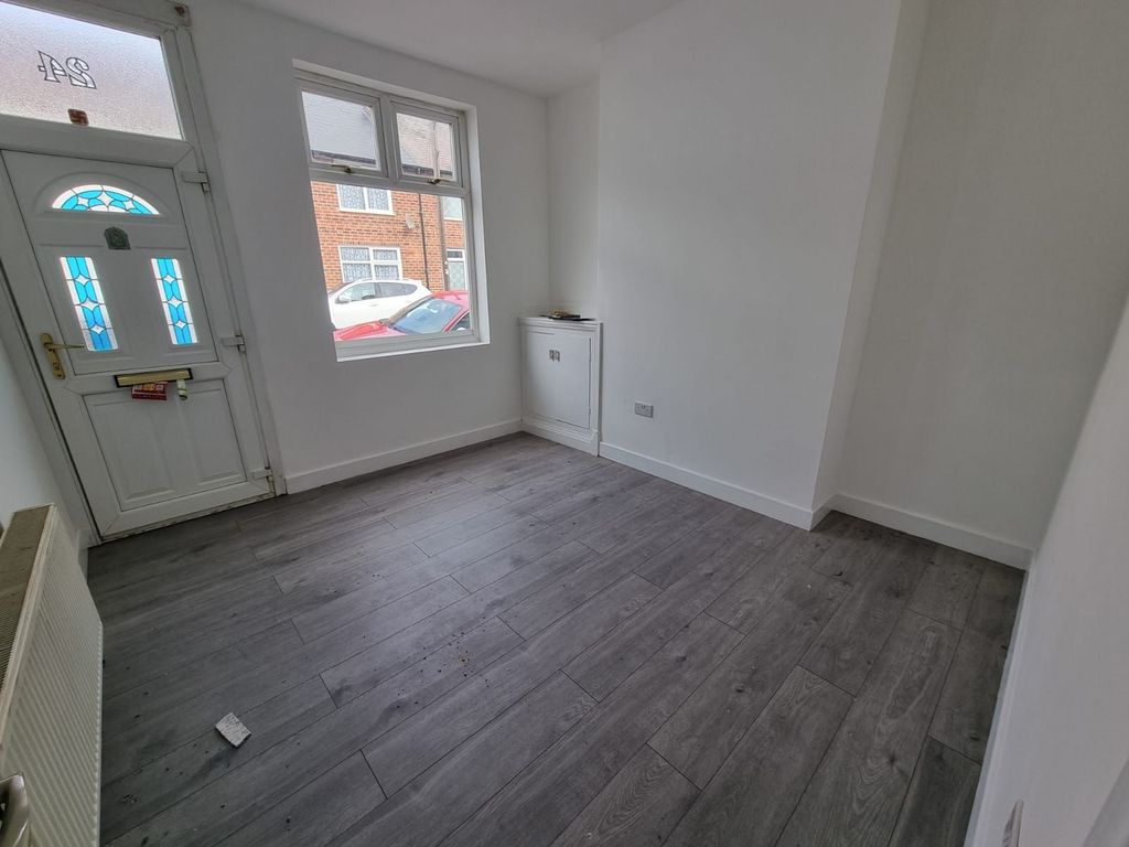 Property photo 2 of 8 Photograph 2