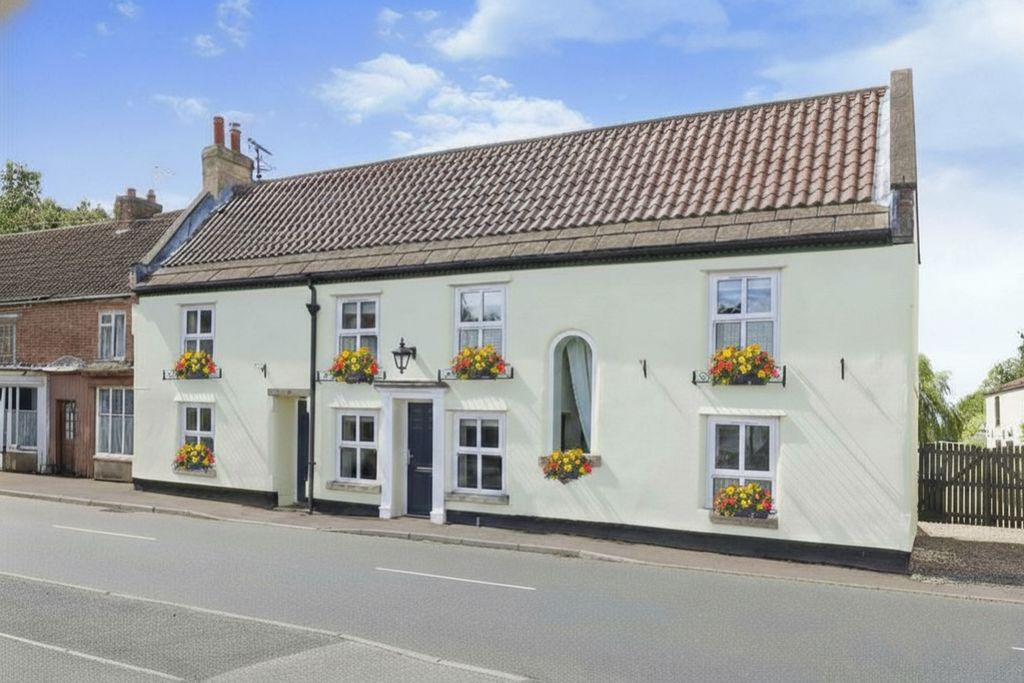 Property photo 1 of 21 External