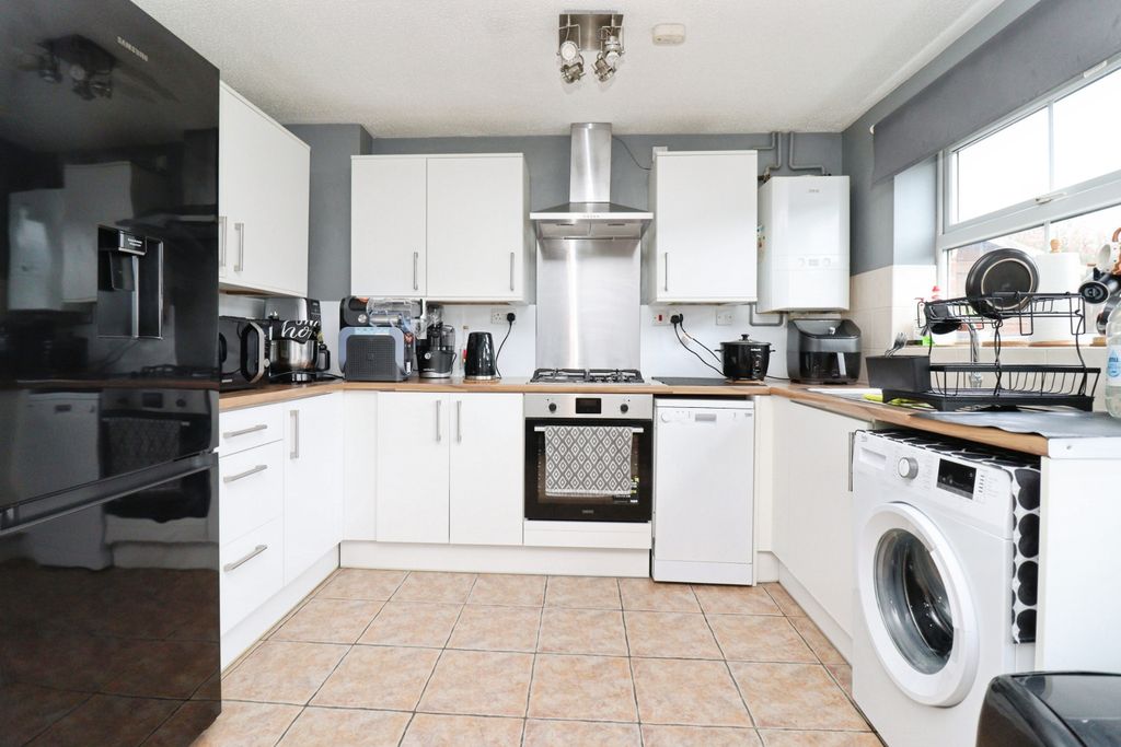 Property photo 2 of 12 Img_9418