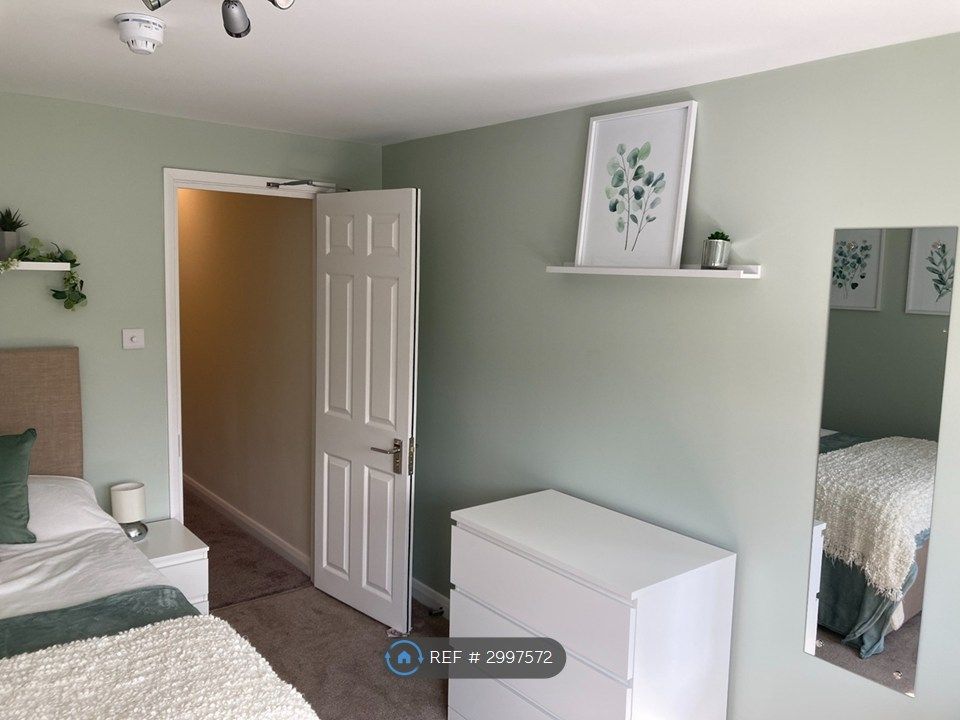 Property photo 3 of 14 Your 1st Floor Double, Isolated Sound Wise