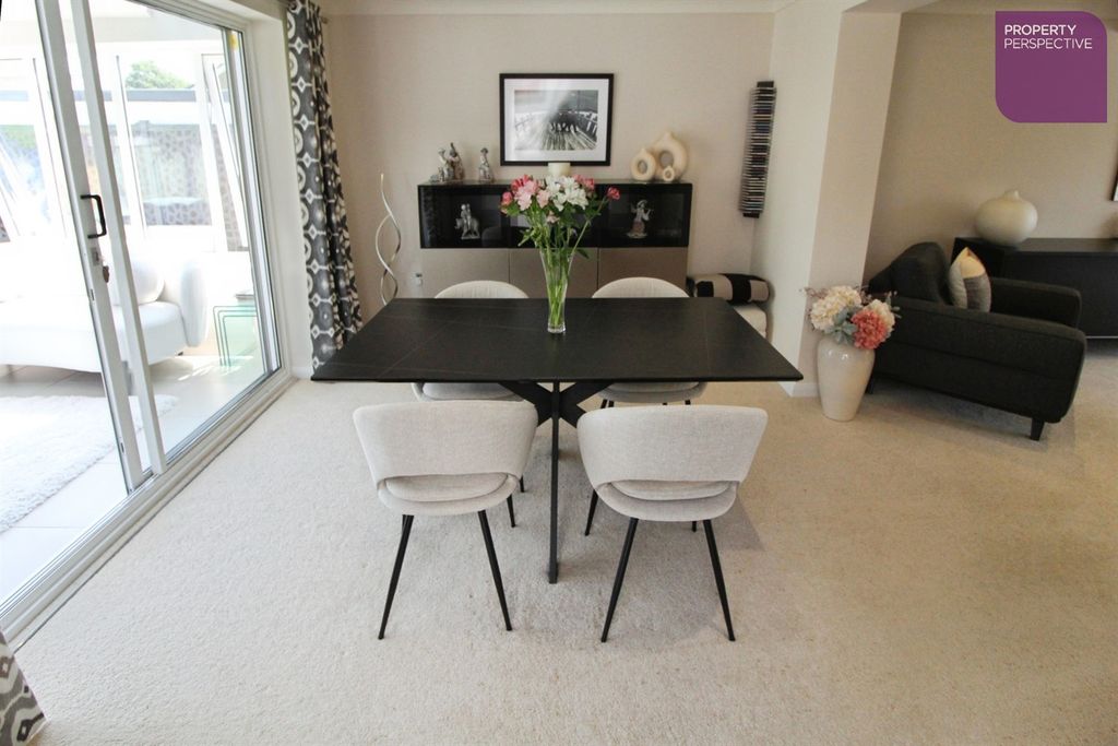 Property photo 3 of 18 Dining Room